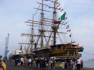 Nave Amerigo Vespucci nel porto di Gaeta